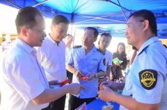 学们充满等候的眼神中